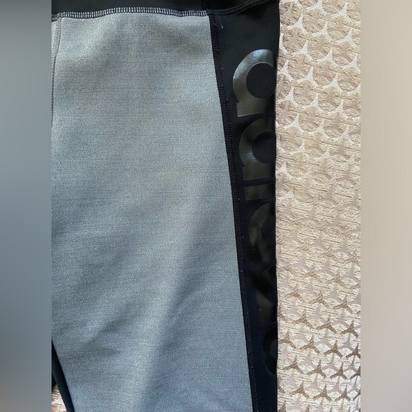 Adidas colour block capri pants. Size small - Picture 7 of 7